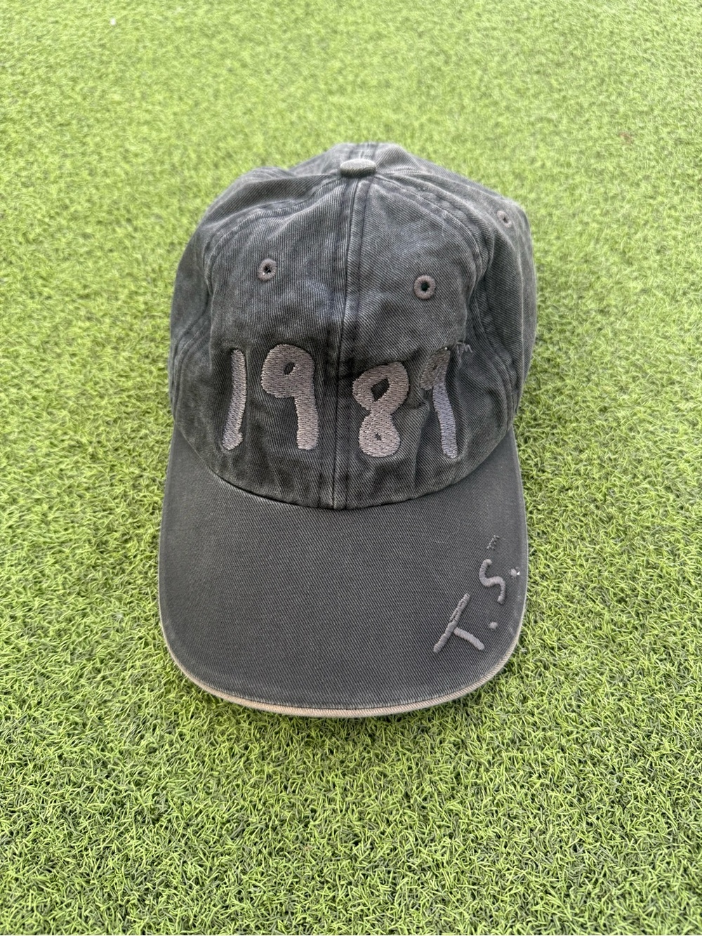 RARE MODERN DESIGNER LUXURY MERCH TAYLOR SWIFT 1989 TOUR ADJUSTABLE HAT